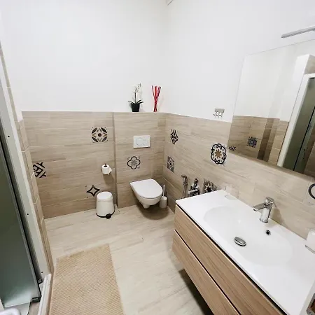 Vakantiehuis Sonila's 1 *